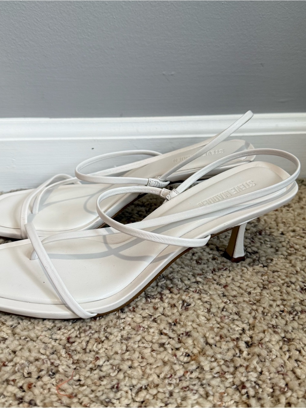 Steve Madden White Locke Sandals - Picture 3 of 5
